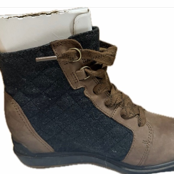 Sorel Brown and Black Ankle Boots - Picture 6 of 10